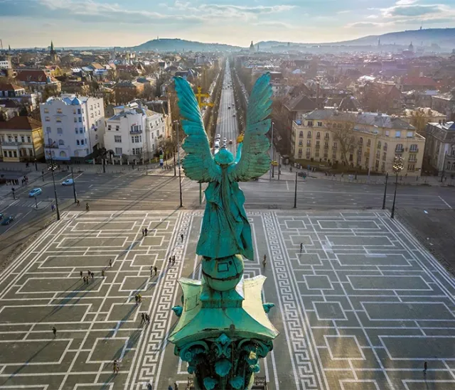 Пешком по проспекту Андраши до пл. Героев - 1