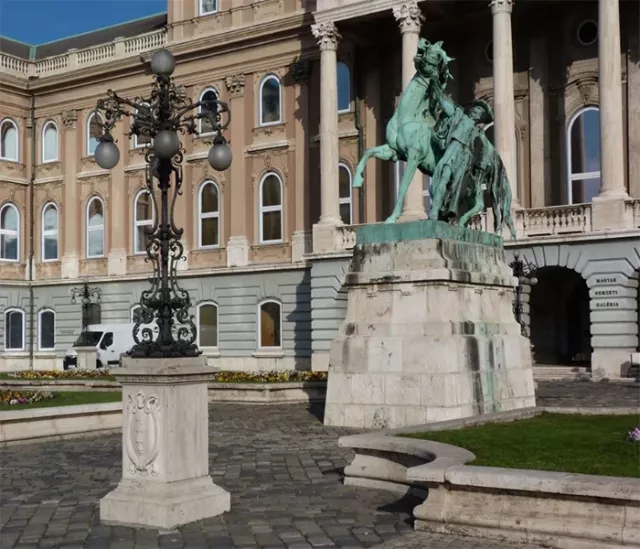 Walking tour Budapest Buda Castle - 7