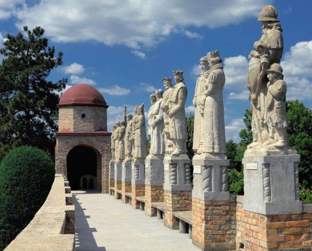 Из Хевиза - Секешфехервар (замок Боривар) и Шиофок (музей Имре Калмана) - 4