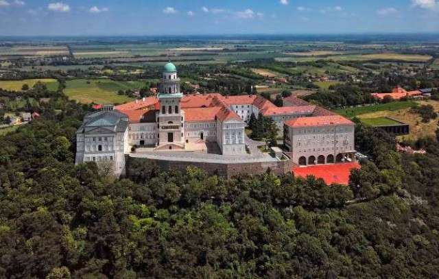 Экскурсия в Дьёр и Аббатство Паннонхалма - 1