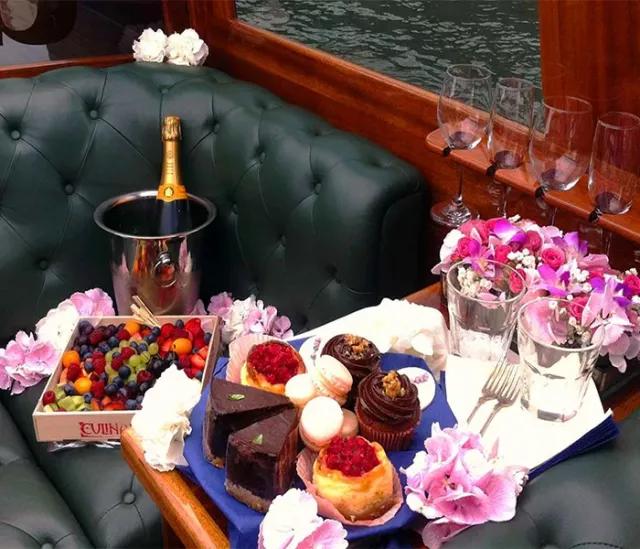 Dunarama water limousine - 4